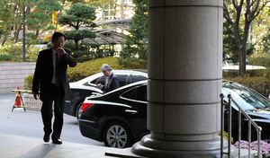 ▲경만호 회장이 9일 오전 서울서부지방법원에 출석하고 있는 모습