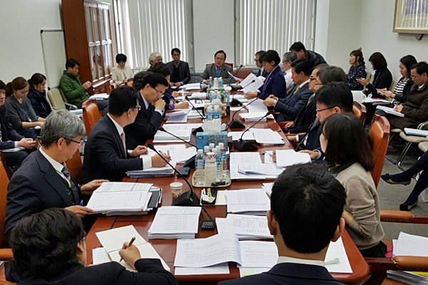 11월 30일 보건복지위원회 법안심사소위원회 모습