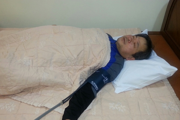 지난해 2015년 2월 단식 중 응급실에 실려간 김필건 회장
