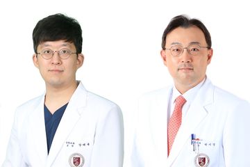 고대안암병원 정형외과 강태욱 교수(좌), 박시영 교수(우)